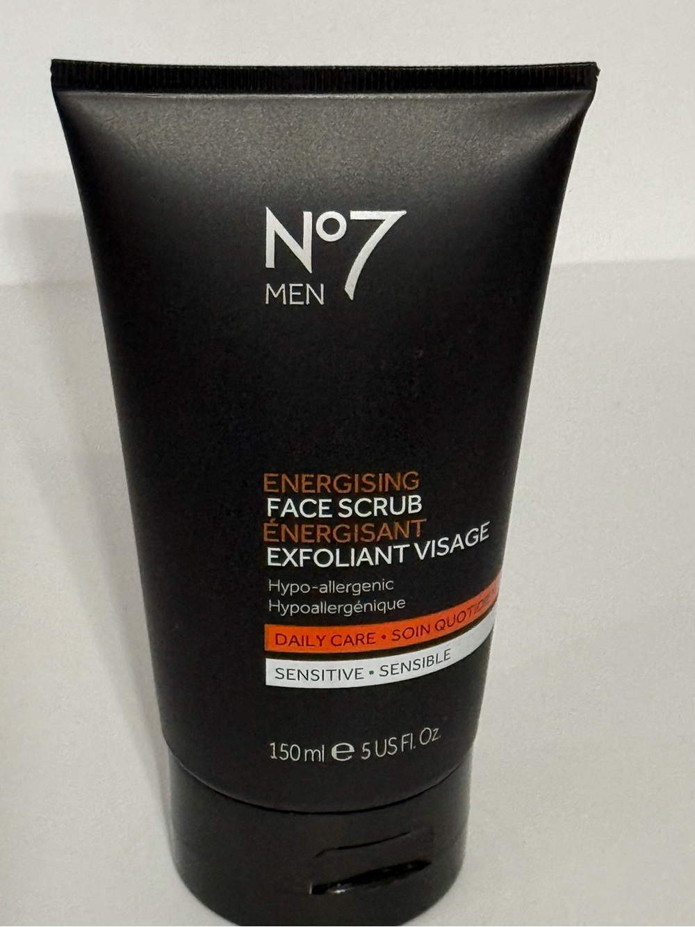 No7 Men Energising Face Scrub — Black